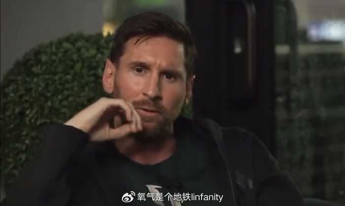 梅西会踩单车这些杂技，但他不喜欢用！他小孩子时期才用！